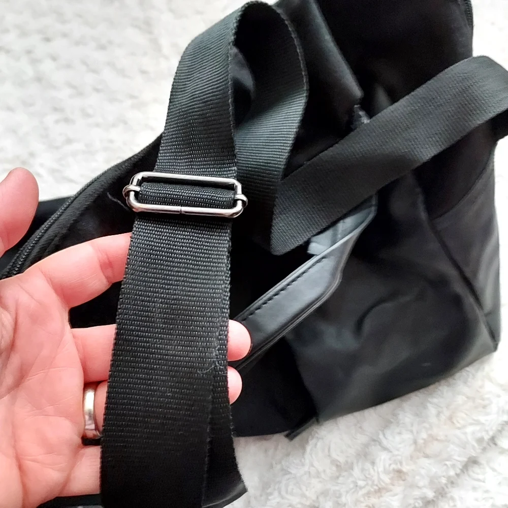 Calvin Klein large lightweight black duffle Carry On travel tote bag